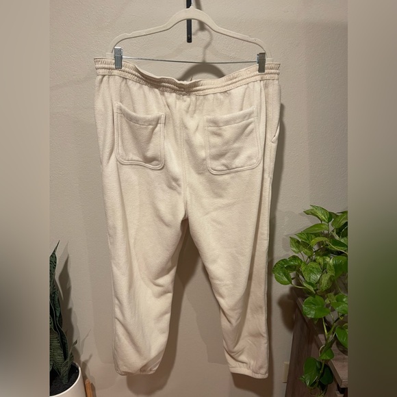 NWT Amazon Essential Unisex Regular Fit Microfleece Closed Bottom Ivory Pants - Picture 2 of 5